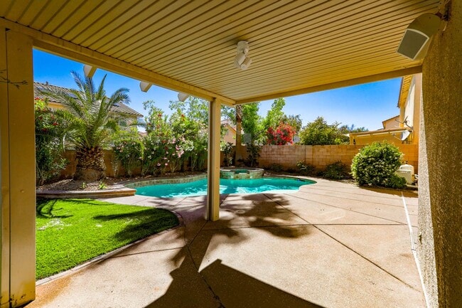 Photo - Southwest Pool Home With First Floor Bed And Bath