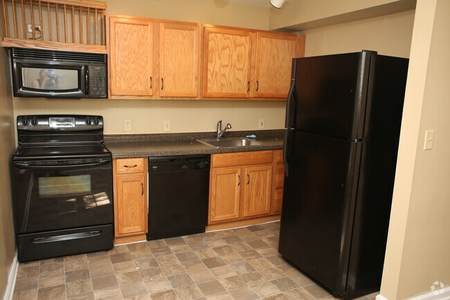 Building Photo - 2 Bedroom Condo at the Villas!