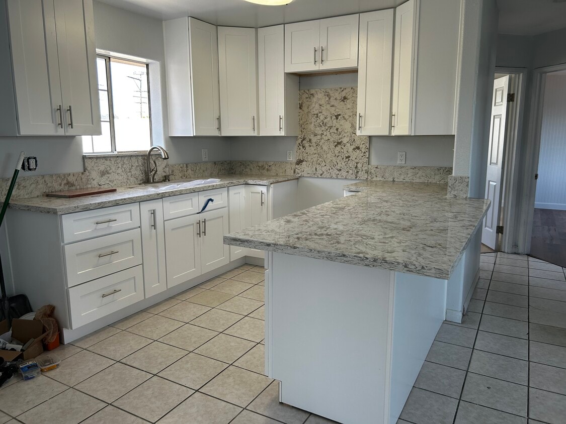 Kitchen - 163 N Eastman Ave (Los Angeles, CA)