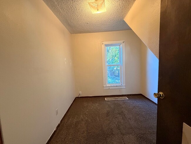 Photo - 3 Bedroom House $895