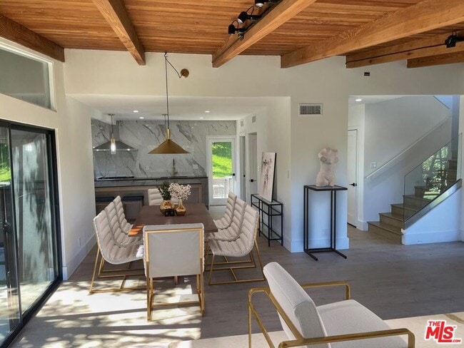 15434 Mulholland Dr