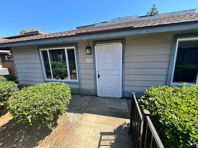 Building Photo - 3 bedroom - 1.5 bathroom single level Rental
