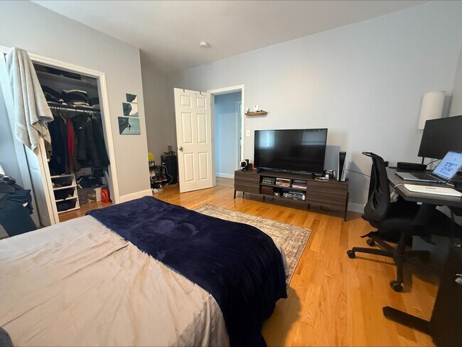 29 Waverly St Unit 2