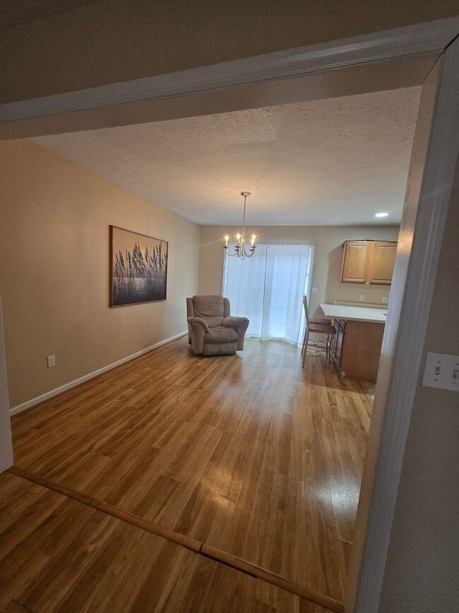 Photo - 252 Donna Ave