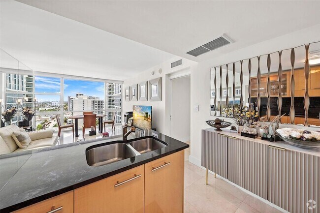 Building Photo - 6801 Collins Ave Unit 1403/Door 0/1414 Rental