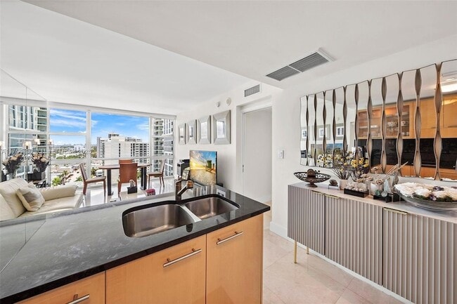 Photo - 6801 Collins Ave Unidad 1403/Door 0/1414 Rental