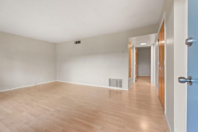 Photo - 1601 Pennsylvania St NE Unit R-16