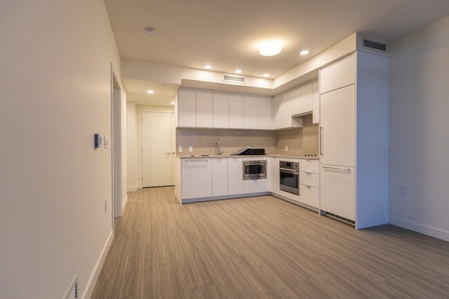 Photo - 13675-1107A 107A Ave