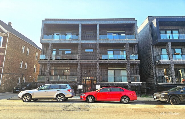 Building Photo - 3620 W Diversey Ave