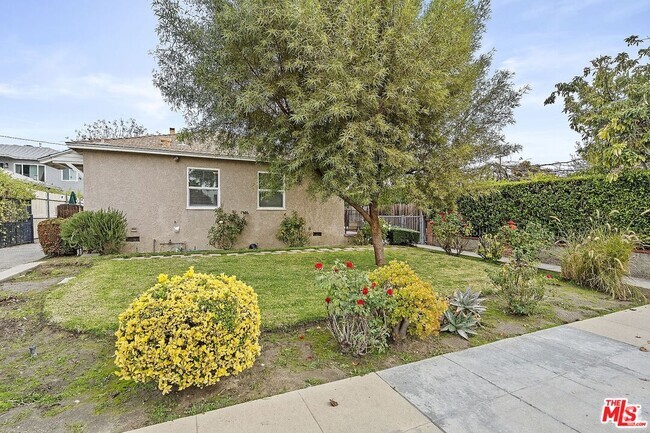 Building Photo - 1326 N Screenland Dr Unit A Rental
