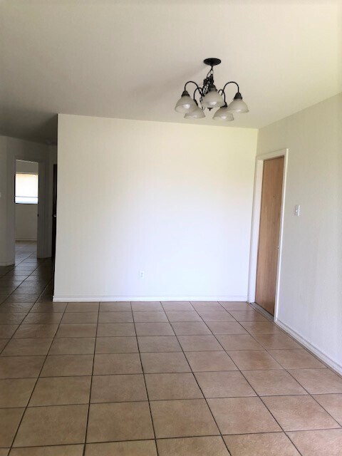 Dining Area - 215 N McCampbell St