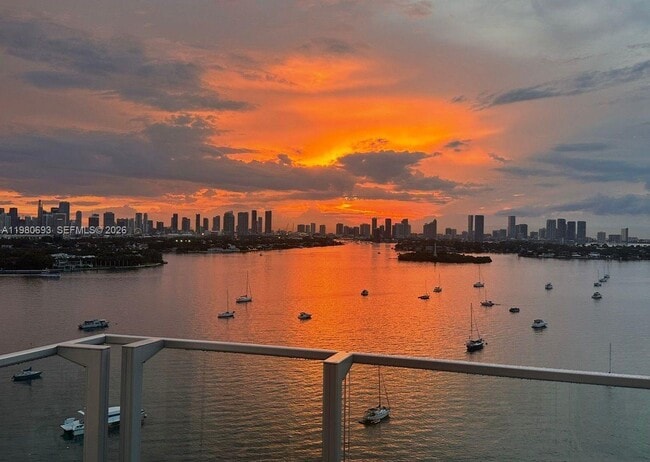 Building Photo - 1100 West Ave Unit 1020