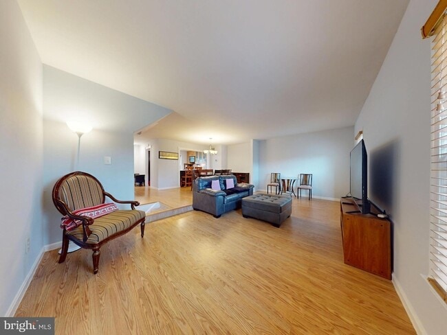 Photo - 7302 Rolling Oak Ln