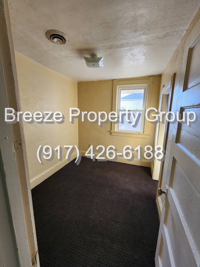 Photo - 1508 Albert St