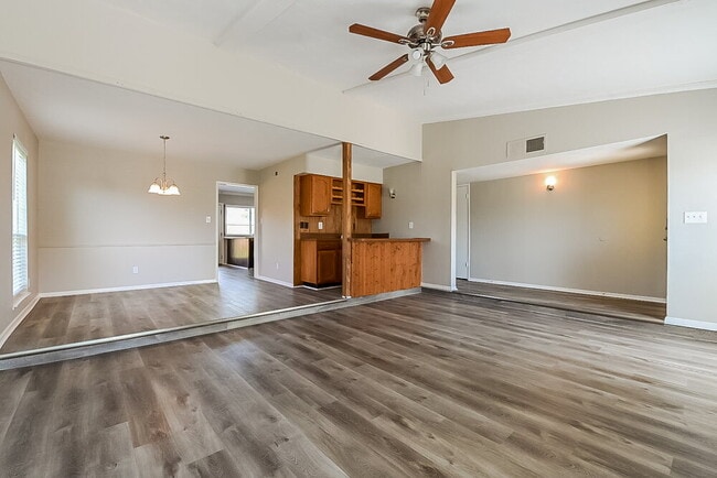 Photo - 9201 Pollard St