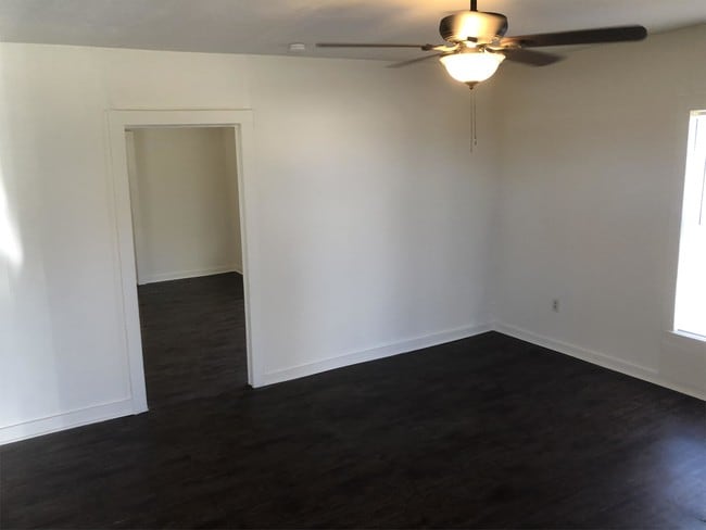 Photo - 140 E Morris St