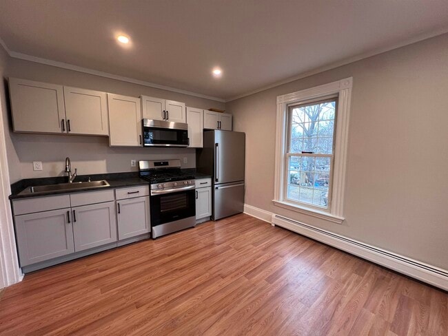 52 Lincoln St Unit B