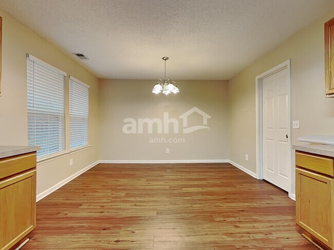 Photo - 13 Holly Springs Cir