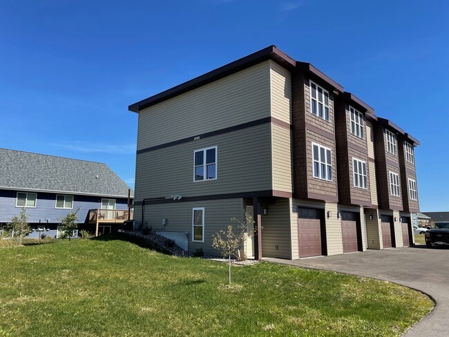 Photo - 221 N Bergamont Blvd