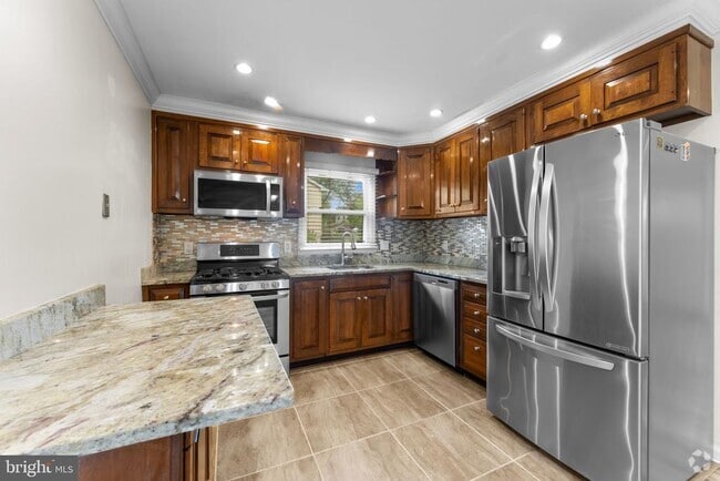Building Photo - 4911 Poplar Dr Rental