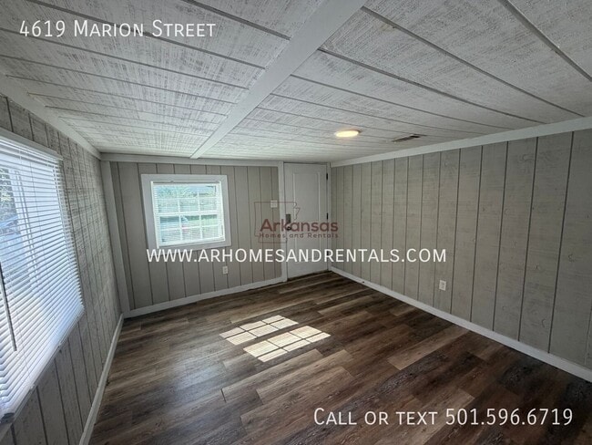 Photo - 4619 Marion St