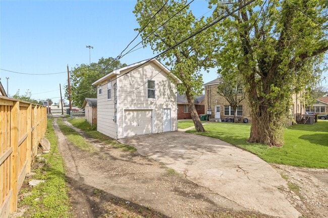 Building Photo - 2218 Arbor St Unit C