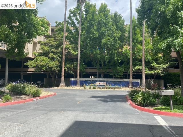 Building Photo - 360 N Civic Dr Unit 411