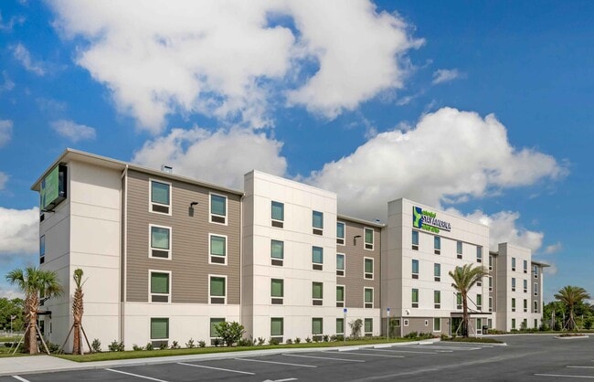 Furnished Studio-Wildwood