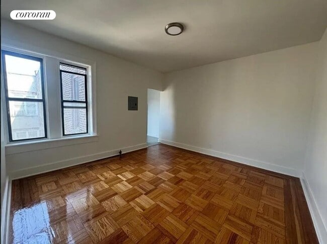 Building Photo - 601 Crown St