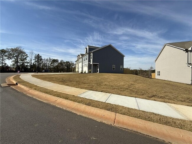 Photo - 156 Milledge Cmns Dr NE