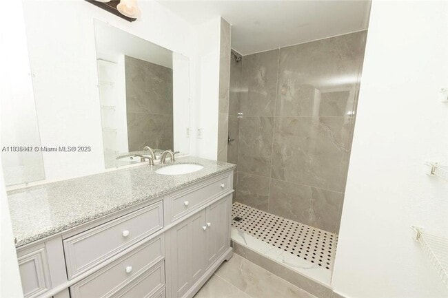 Photo - 4235 N University Dr Unit 205