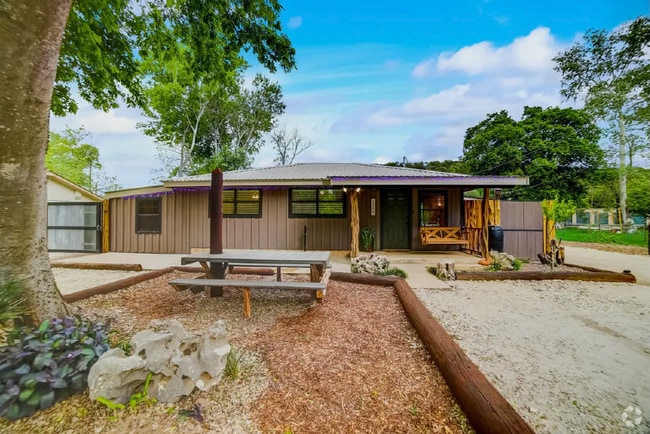Building Photo - 1565 Roadside Dr Rental