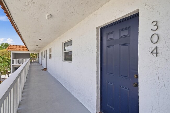 Photo - 1400 NE 57th St Unit 304