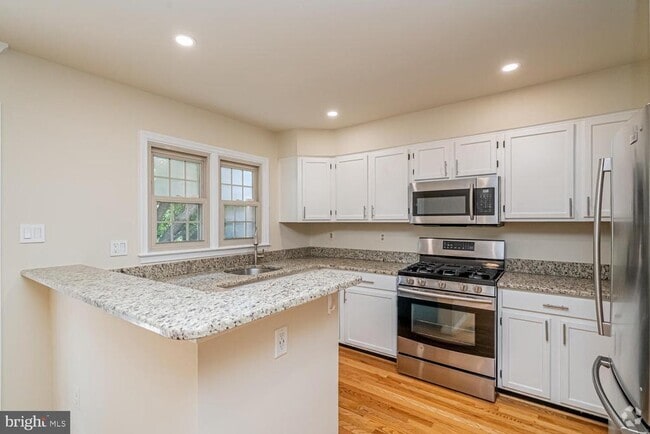 Building Photo - 1275 Quaker Hill Dr Rental