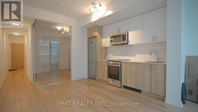 Photo - 1195 The Queensway Unité 209