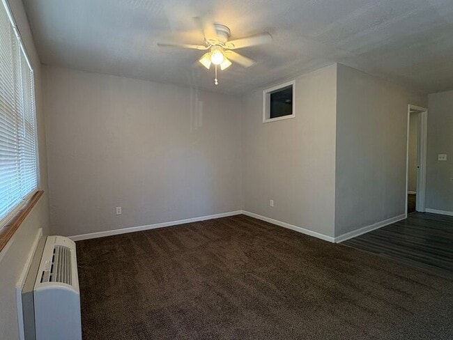 Photo - 1405 Neil Ln