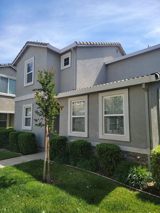 Photo - Adorable 3 bedroom 2.5 bath