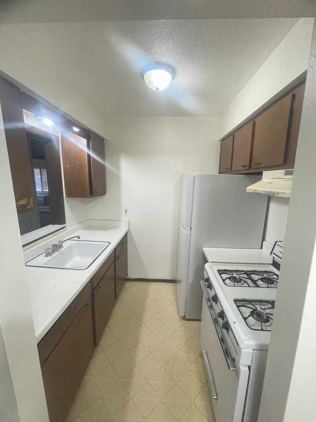3 BR/ 1 BA