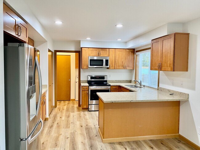 Photo - 8th Pl W (21503) Unidad A