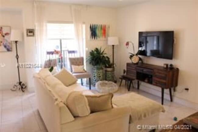 Photo - 2997 Bridgeport Ave Unidad 2997 Rental