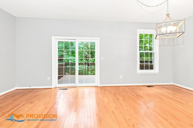 Photo - 217 Wintergull Ln