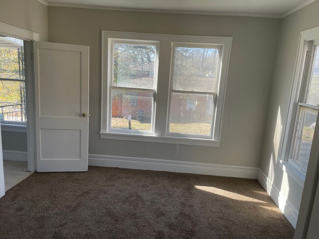 Photo - 264 Wyandotte St
