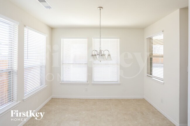 Photo - 1014 Longhill Way