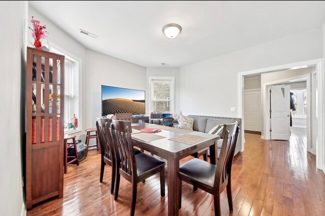 Photo - 5309 W Henderson St Unit 1