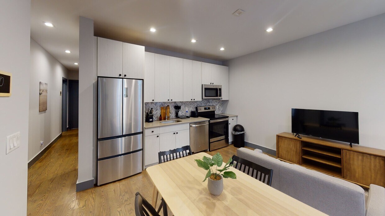 Photo - Private bedroom in 4 bed/2 bath Home