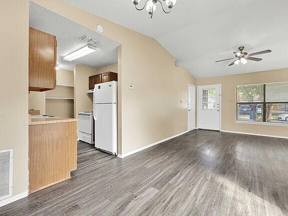 Photo - 9910 Village Briar