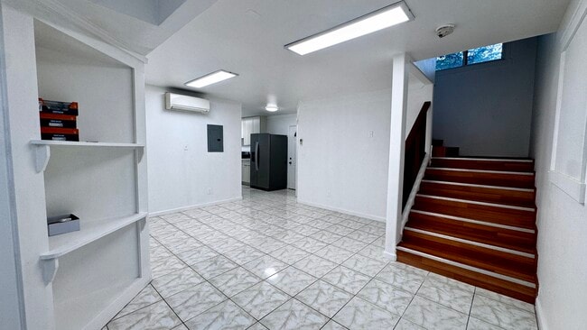 Building Photo - 1128 Elm St Rental