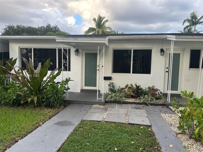 Building Photo - 13035 NE 7th Ave Unit 1