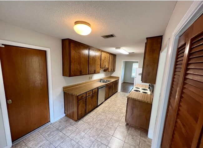 Photo - 2374 Peachtree Dr Unit 1