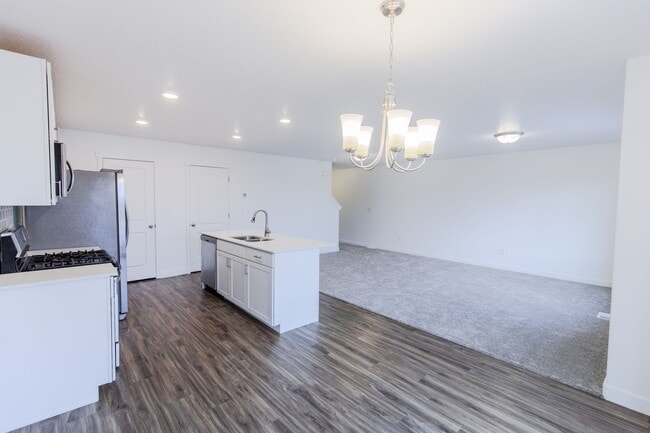 Building Photo - 3569 Grassland Dr Unit Room #3 Rental